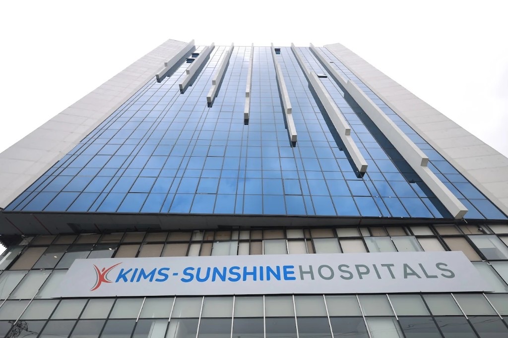 KIMS-SUNSHINE HOSPITALS signage at the Begumpet entrance